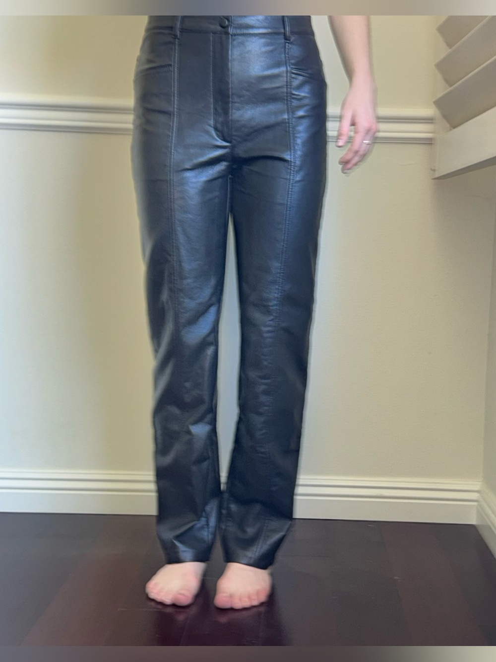 Aritzia Wilfred Rebel Pants Japanese Vegan Leather 8 Black High-waisted preowned - Picture 5 of 15
